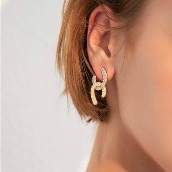 Lovergirl Boutique Jewelry - SOLD🌹Elegant Faux Pearl Stud Earrings